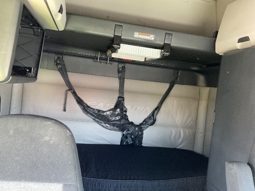 Sleeper Tractor-Heavy Duty Tractors-Freightliner-2021-T12664ST-North Las Vegas-NV-343,205\n\t\tmiles-$ 85,500 - Image 16