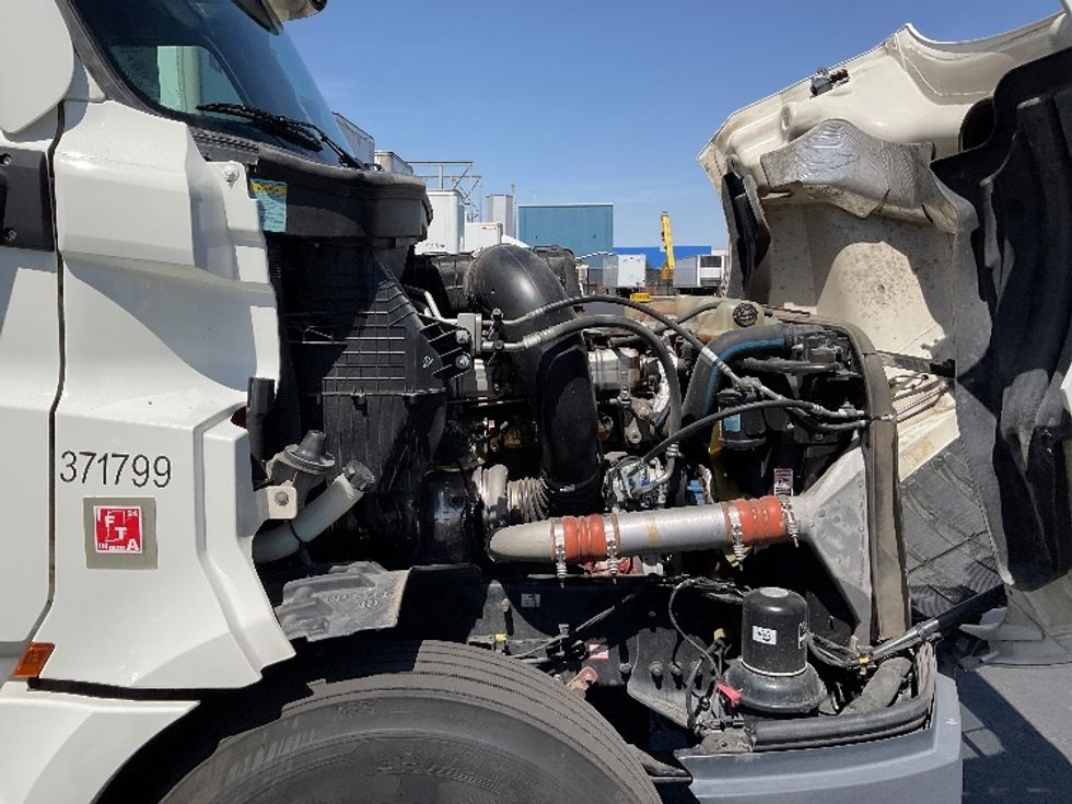Sleeper Tractor-Heavy Duty Tractors-Freightliner-2021-T12664ST-North Las Vegas-NV-343,205\n\t\tmiles-$ 85,500 - Image 20