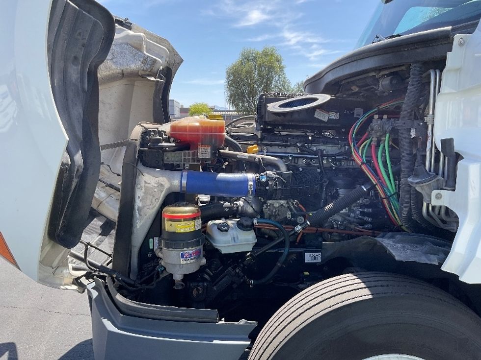 Sleeper Tractor-Heavy Duty Tractors-Freightliner-2021-T12664ST-North Las Vegas-NV-343,205\n\t\tmiles-$ 85,500 - Image 21