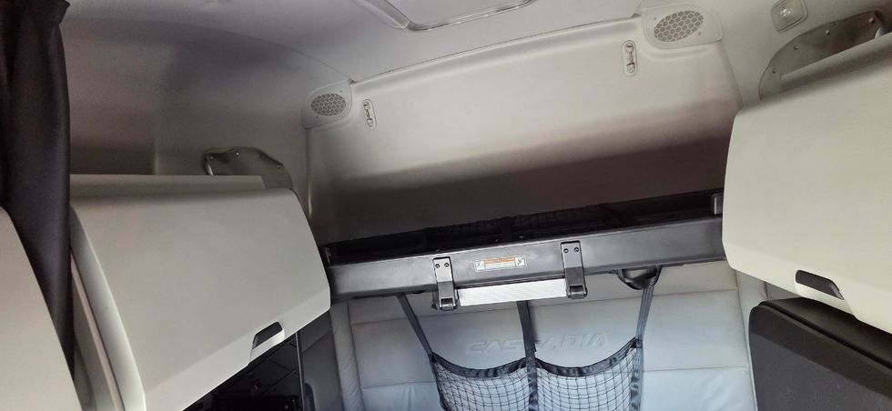 Sleeper Tractor-Heavy Duty Tractors-Freightliner-2021-T12664ST-Oakwood Village-OH-617,123\n\t\tmiles-$ 52,250 - Image 14