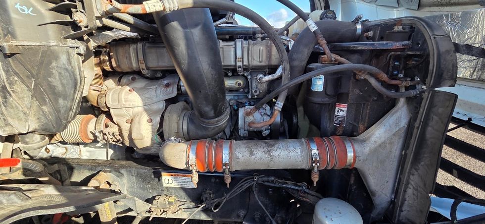 Sleeper Tractor-Heavy Duty Tractors-Freightliner-2021-T12664ST-Oakwood Village-OH-617,123\n\t\tmiles-$ 52,250 - Image 20