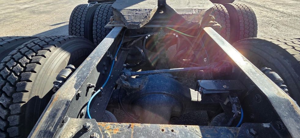 Sleeper Tractor-Heavy Duty Tractors-Freightliner-2021-T12664ST-Oakwood Village-OH-617,123\n\t\tmiles-$ 52,250 - Image 6