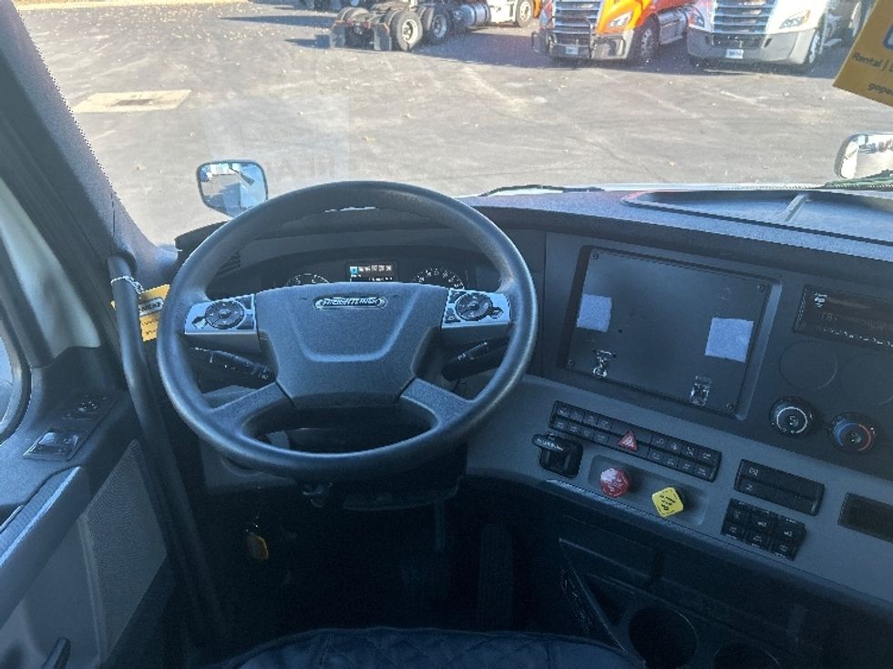 Sleeper Tractor-Heavy Duty Tractors-Freightliner-2021-T12664ST-Obetz-OH-493,464\n\t\tmiles-$ 61,250 - Image 11