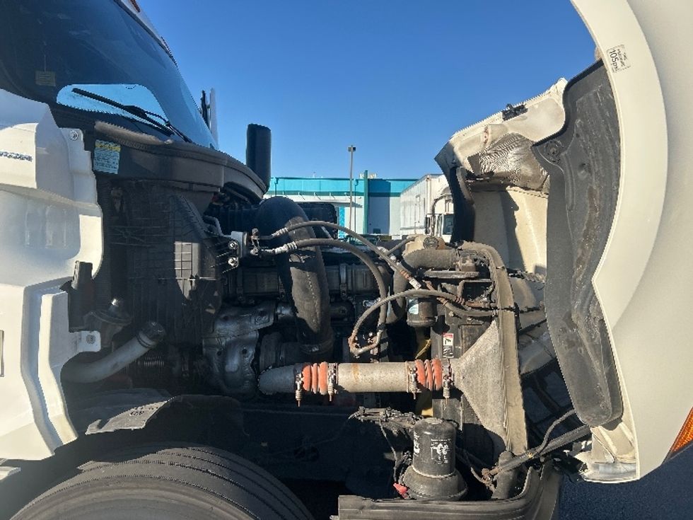 Sleeper Tractor-Heavy Duty Tractors-Freightliner-2021-T12664ST-Obetz-OH-493,464\n\t\tmiles-$ 61,250 - Image 20