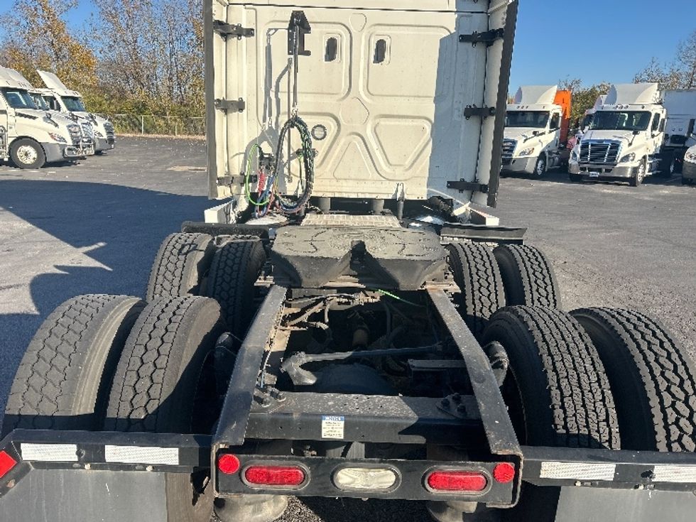 Sleeper Tractor-Heavy Duty Tractors-Freightliner-2021-T12664ST-Obetz-OH-493,464\n\t\tmiles-$ 61,250 - Image 6