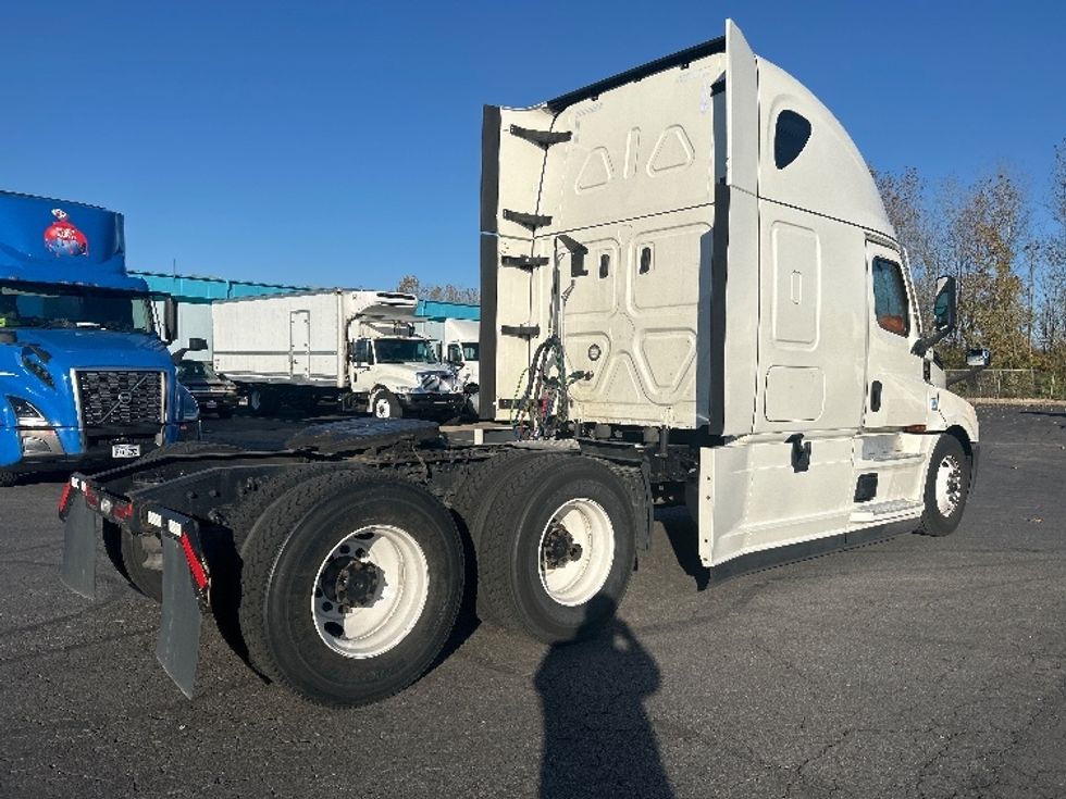 Sleeper Tractor-Heavy Duty Tractors-Freightliner-2021-T12664ST-Obetz-OH-493,464\n\t\tmiles-$ 61,250 - Image 7