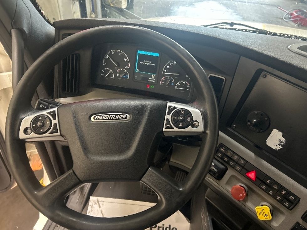 Sleeper Tractor-Heavy Duty Tractors-Freightliner-2021-T12664ST-Obetz-OH-527,562\n\t\tmiles-$ 59,750 - Image 11