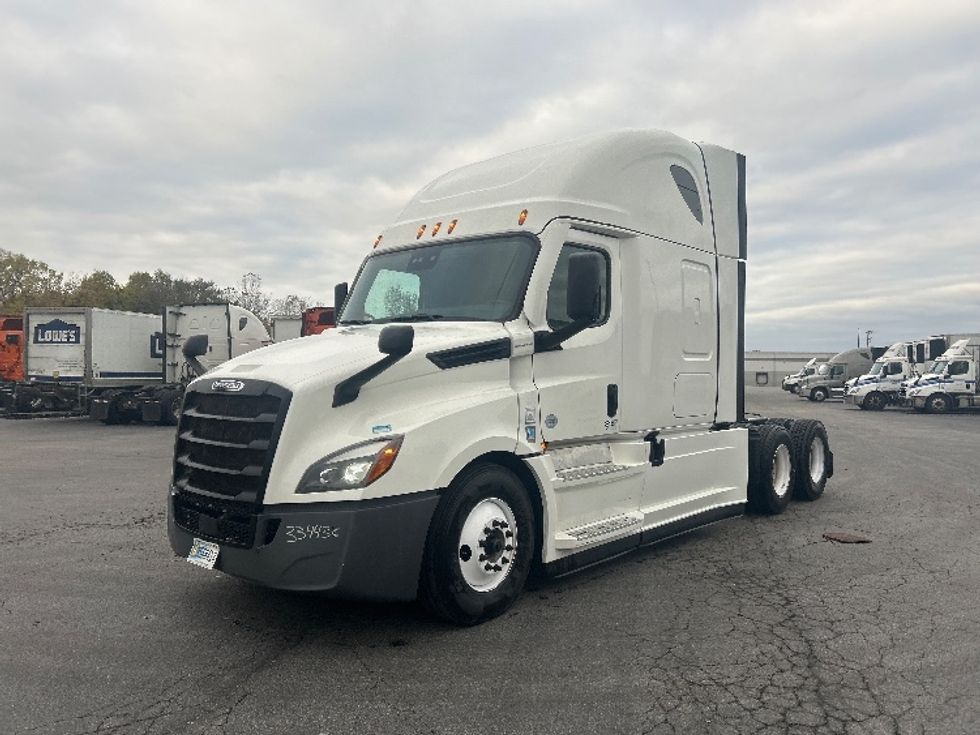 Sleeper Tractor-Heavy Duty Tractors-Freightliner-2021-T12664ST-Obetz-OH-527,562\n\t\tmiles-$ 59,750 - Image 3