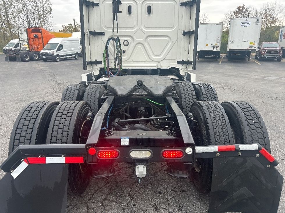 Sleeper Tractor-Heavy Duty Tractors-Freightliner-2021-T12664ST-Obetz-OH-527,562\n\t\tmiles-$ 59,750 - Image 6
