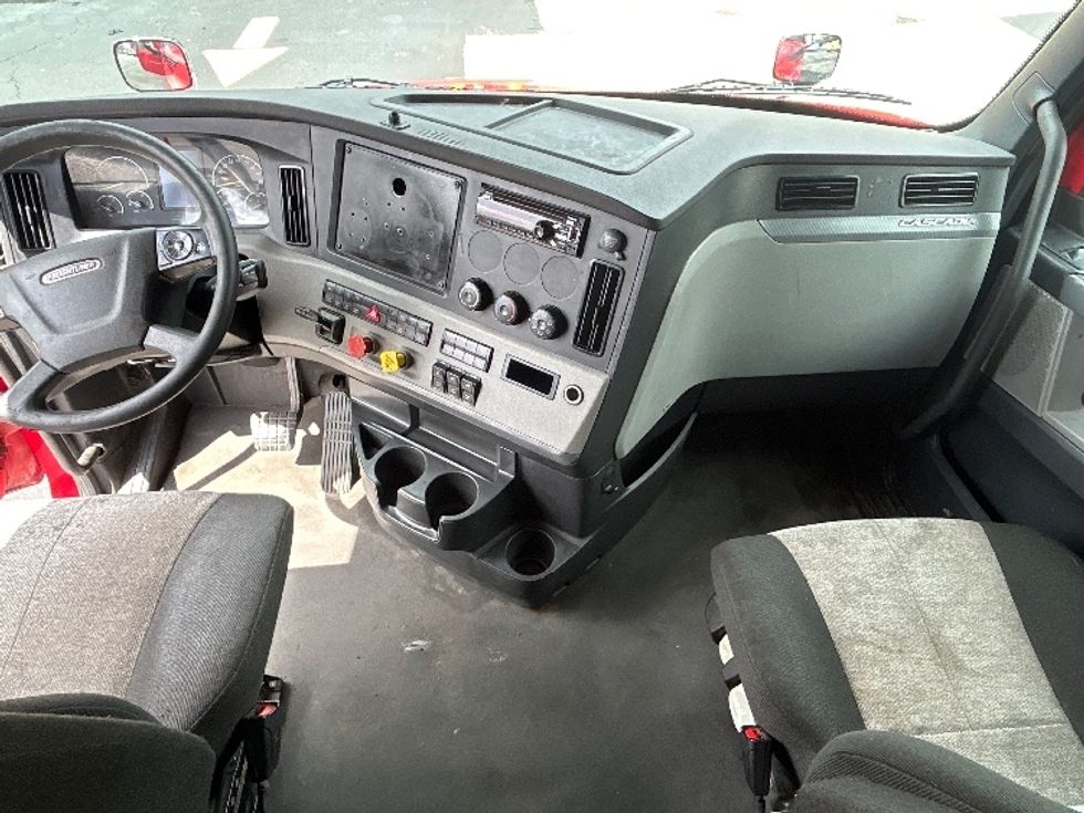 Sleeper Tractor-Heavy Duty Tractors-Freightliner-2021-T12664ST-Ocala-FL-490,888\n\t\tmiles-$ 74,500 - Image 12