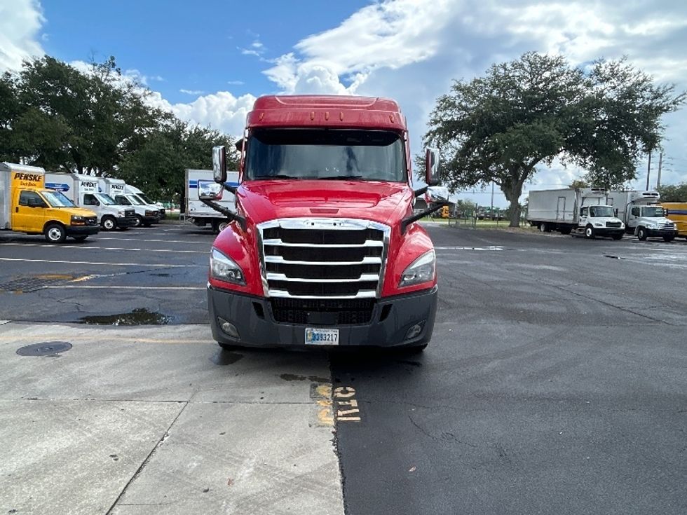 Sleeper Tractor-Heavy Duty Tractors-Freightliner-2021-T12664ST-Ocala-FL-490,888\n\t\tmiles-$ 74,500 - Image 2