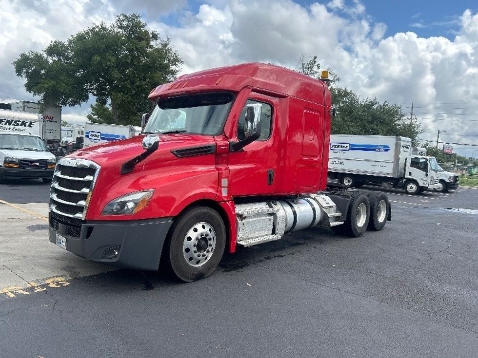Sleeper Tractor-Heavy Duty Tractors-Freightliner-2021-T12664ST-Ocala-FL-490,888\n\t\tmiles-$ 74,500 - Image 3
