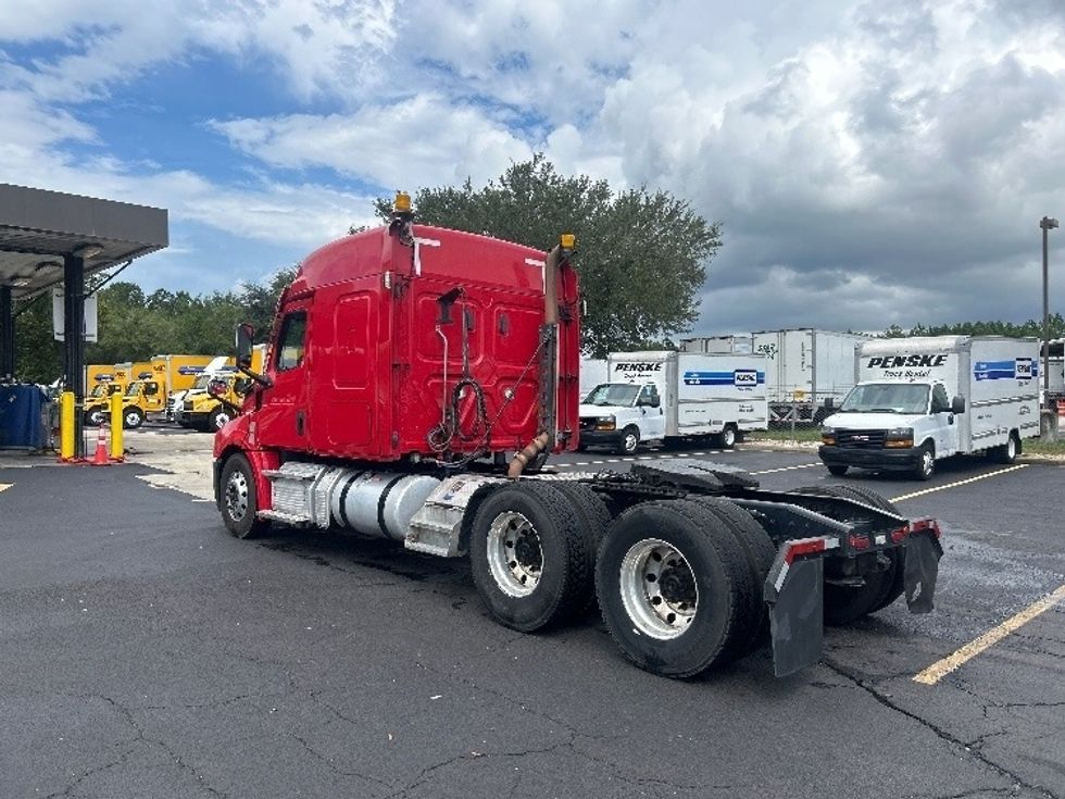 Sleeper Tractor-Heavy Duty Tractors-Freightliner-2021-T12664ST-Ocala-FL-490,888\n\t\tmiles-$ 74,500 - Image 5