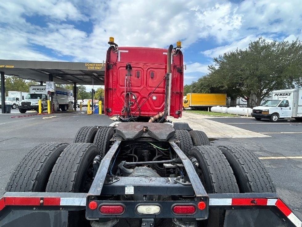Sleeper Tractor-Heavy Duty Tractors-Freightliner-2021-T12664ST-Ocala-FL-490,888\n\t\tmiles-$ 74,500 - Image 6