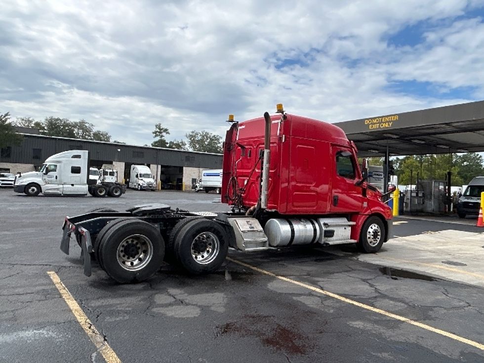 Sleeper Tractor-Heavy Duty Tractors-Freightliner-2021-T12664ST-Ocala-FL-490,888\n\t\tmiles-$ 74,500 - Image 7