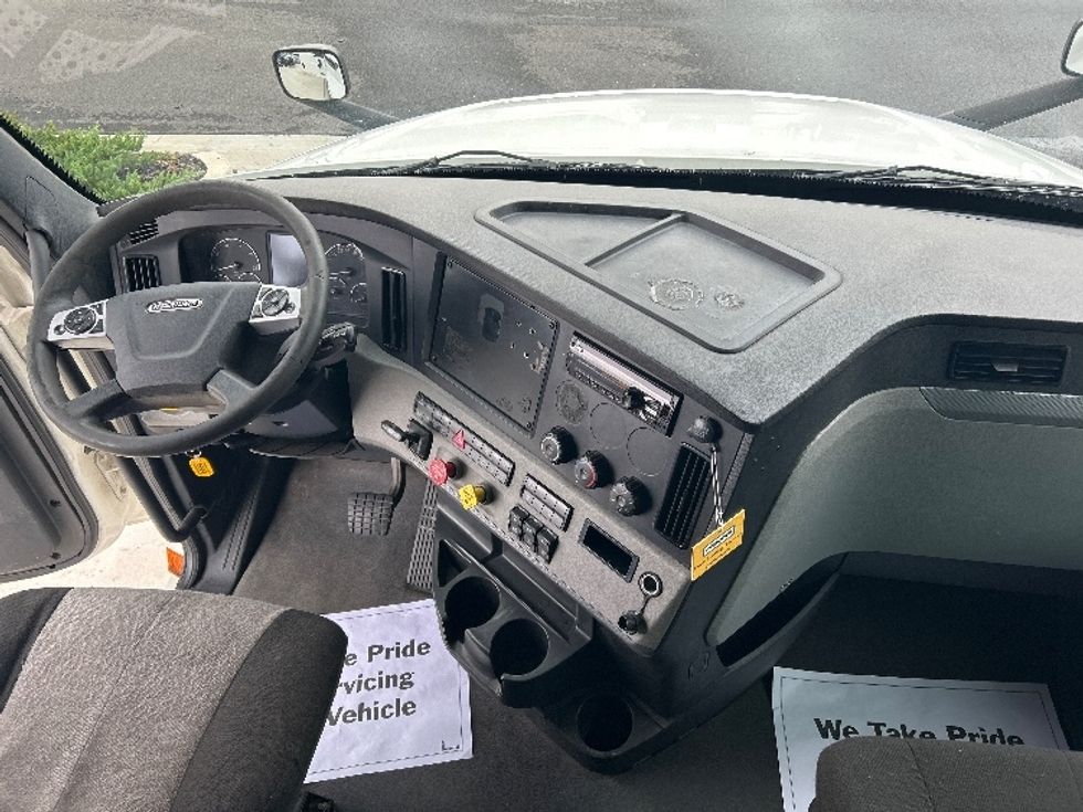 Sleeper Tractor-Heavy Duty Tractors-Freightliner-2021-T12664ST-Ocala-FL-625,947\n\t\tmiles-$ 53,250 - Image 12