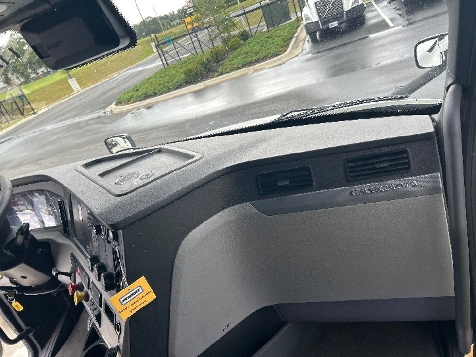 Sleeper Tractor-Heavy Duty Tractors-Freightliner-2021-T12664ST-Ocala-FL-625,947\n\t\tmiles-$ 53,250 - Image 14