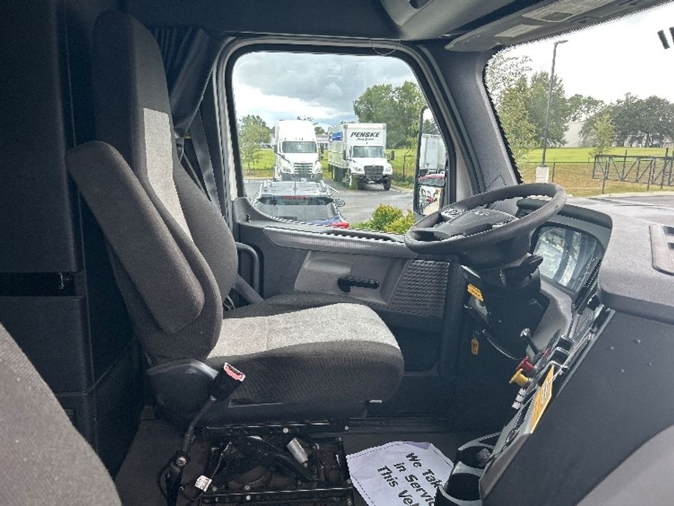 Sleeper Tractor-Heavy Duty Tractors-Freightliner-2021-T12664ST-Ocala-FL-625,947\n\t\tmiles-$ 53,250 - Image 15