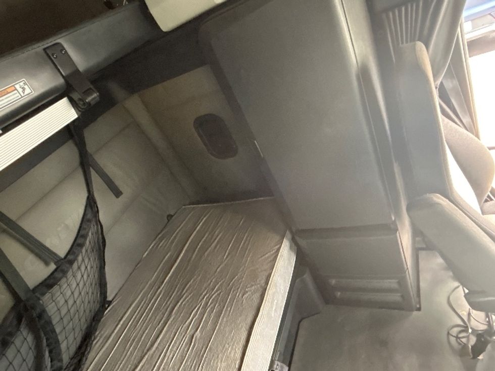 Sleeper Tractor-Heavy Duty Tractors-Freightliner-2021-T12664ST-Ocala-FL-625,947\n\t\tmiles-$ 53,250 - Image 18