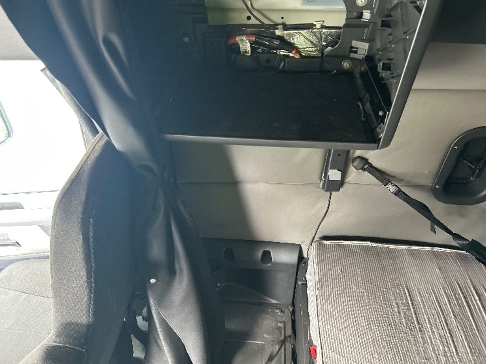 Sleeper Tractor-Heavy Duty Tractors-Freightliner-2021-T12664ST-Ocala-FL-625,947\n\t\tmiles-$ 53,250 - Image 19