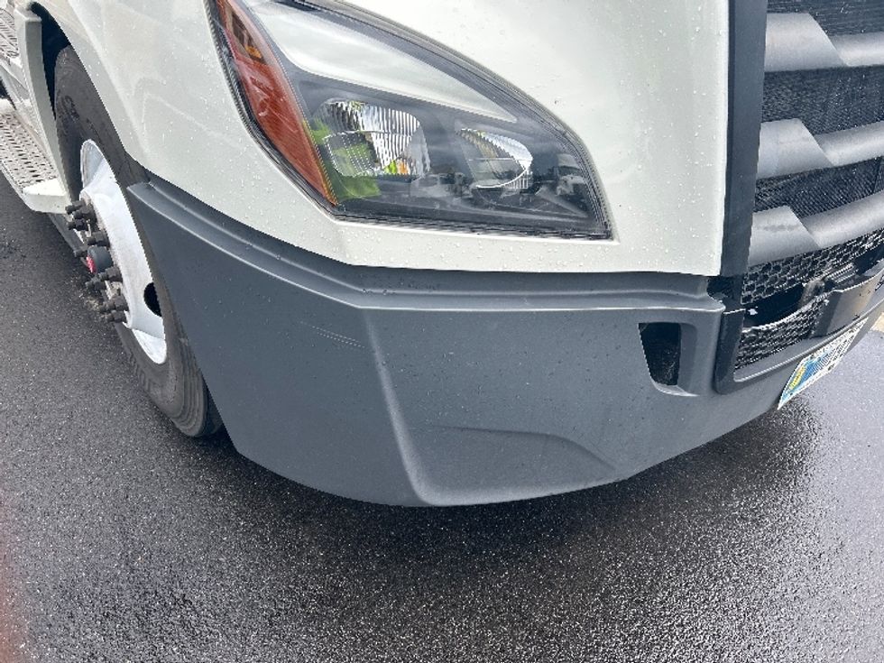 Sleeper Tractor-Heavy Duty Tractors-Freightliner-2021-T12664ST-Ocala-FL-625,947\n\t\tmiles-$ 53,250 - Image 24