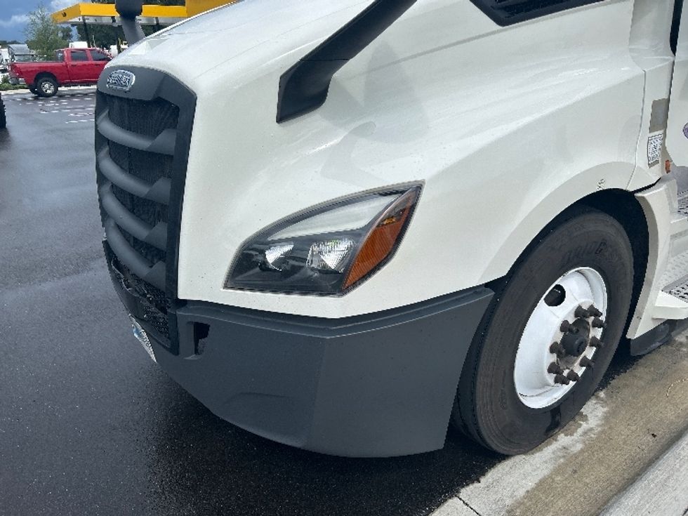 Sleeper Tractor-Heavy Duty Tractors-Freightliner-2021-T12664ST-Ocala-FL-625,947\n\t\tmiles-$ 53,250 - Image 26