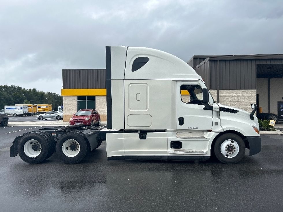 Sleeper Tractor-Heavy Duty Tractors-Freightliner-2021-T12664ST-Ocala-FL-625,947\n\t\tmiles-$ 53,250 - Image 8