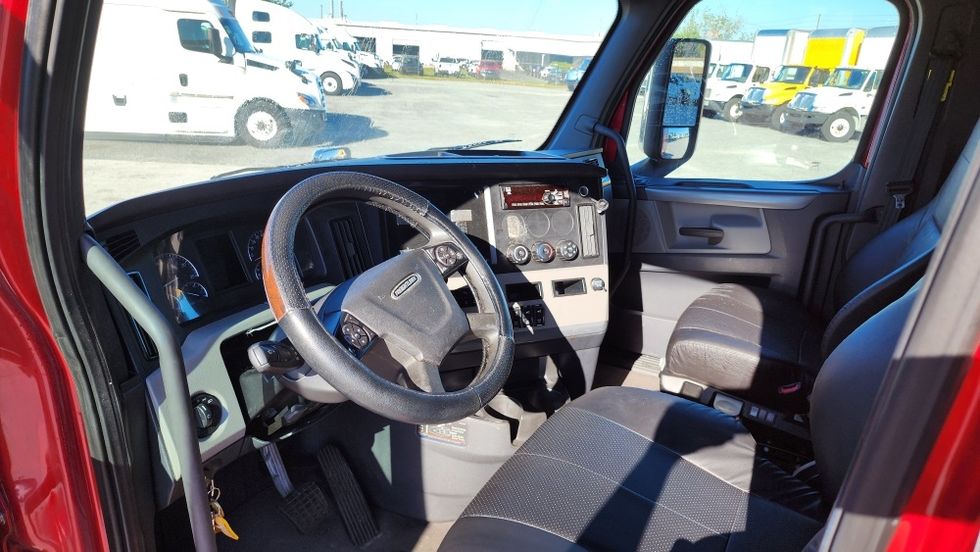 Sleeper Tractor-Heavy Duty Tractors-Freightliner-2021-T12664ST-Ocala-FL-689,404\n\t\tmiles-$ 45,000 - Image 10