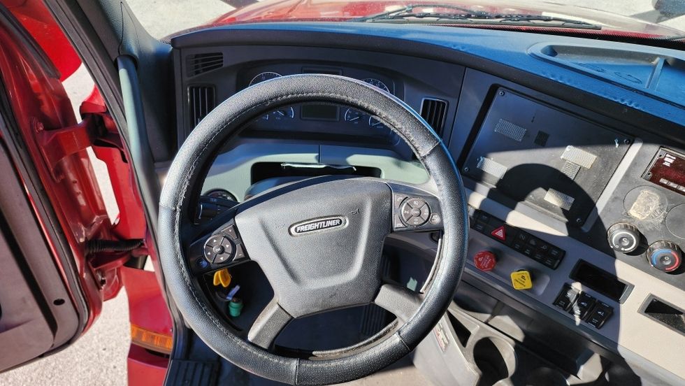 Sleeper Tractor-Heavy Duty Tractors-Freightliner-2021-T12664ST-Ocala-FL-689,404\n\t\tmiles-$ 45,000 - Image 11