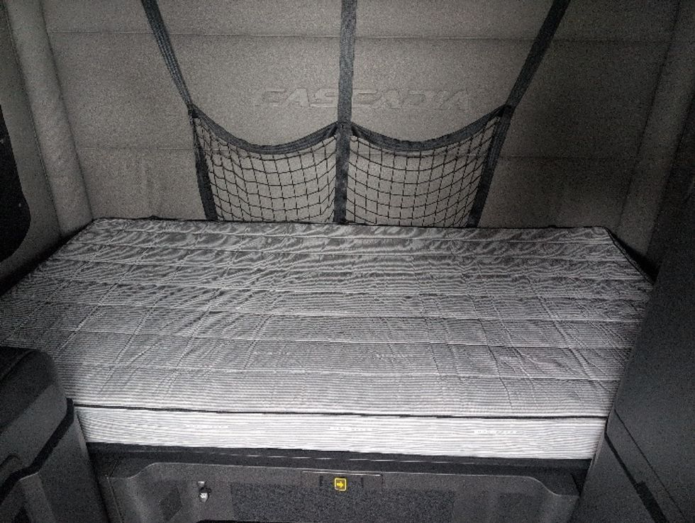 Sleeper Tractor-Heavy Duty Tractors-Freightliner-2021-T12664ST-Ocala-FL-689,404\n\t\tmiles-$ 45,000 - Image 17