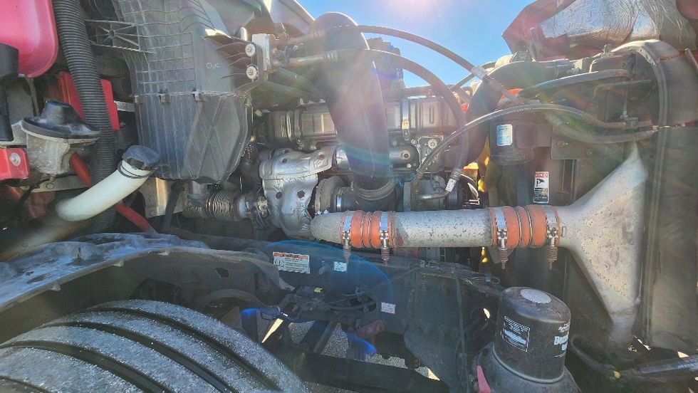 Sleeper Tractor-Heavy Duty Tractors-Freightliner-2021-T12664ST-Ocala-FL-689,404\n\t\tmiles-$ 45,000 - Image 20