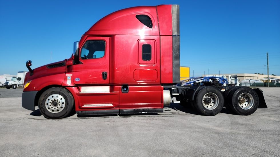 Sleeper Tractor-Heavy Duty Tractors-Freightliner-2021-T12664ST-Ocala-FL-689,404\n\t\tmiles-$ 45,000 - Image 4