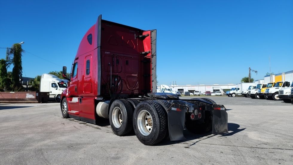 Sleeper Tractor-Heavy Duty Tractors-Freightliner-2021-T12664ST-Ocala-FL-689,404\n\t\tmiles-$ 45,000 - Image 5