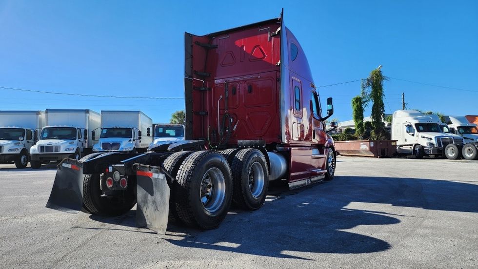 Sleeper Tractor-Heavy Duty Tractors-Freightliner-2021-T12664ST-Ocala-FL-689,404\n\t\tmiles-$ 45,000 - Image 7