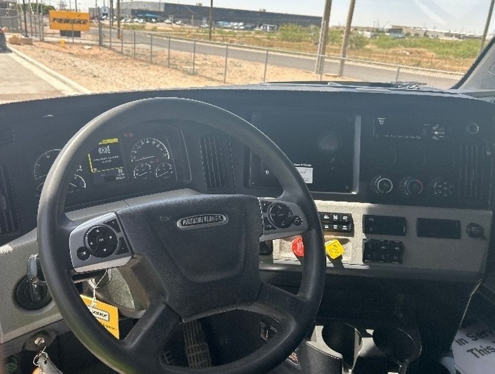 Sleeper Tractor-Heavy Duty Tractors-Freightliner-2021-T12664ST-Odessa-TX-542,990\n\t\tmiles-$ 61,500 - Image 10