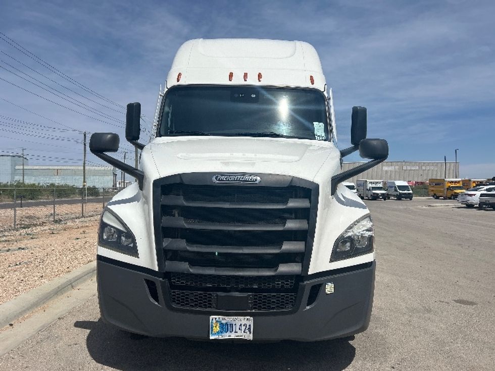 Sleeper Tractor-Heavy Duty Tractors-Freightliner-2021-T12664ST-Odessa-TX-542,990\n\t\tmiles-$ 61,500 - Image 2