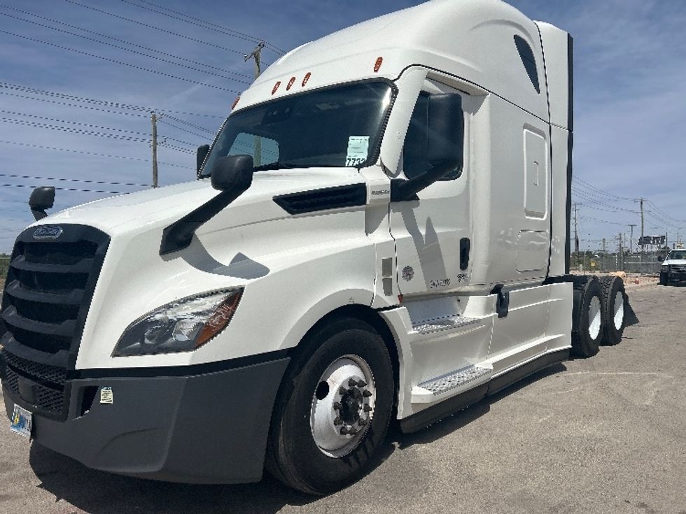 Sleeper Tractor-Heavy Duty Tractors-Freightliner-2021-T12664ST-Odessa-TX-542,990\n\t\tmiles-$ 61,500 - Image 3