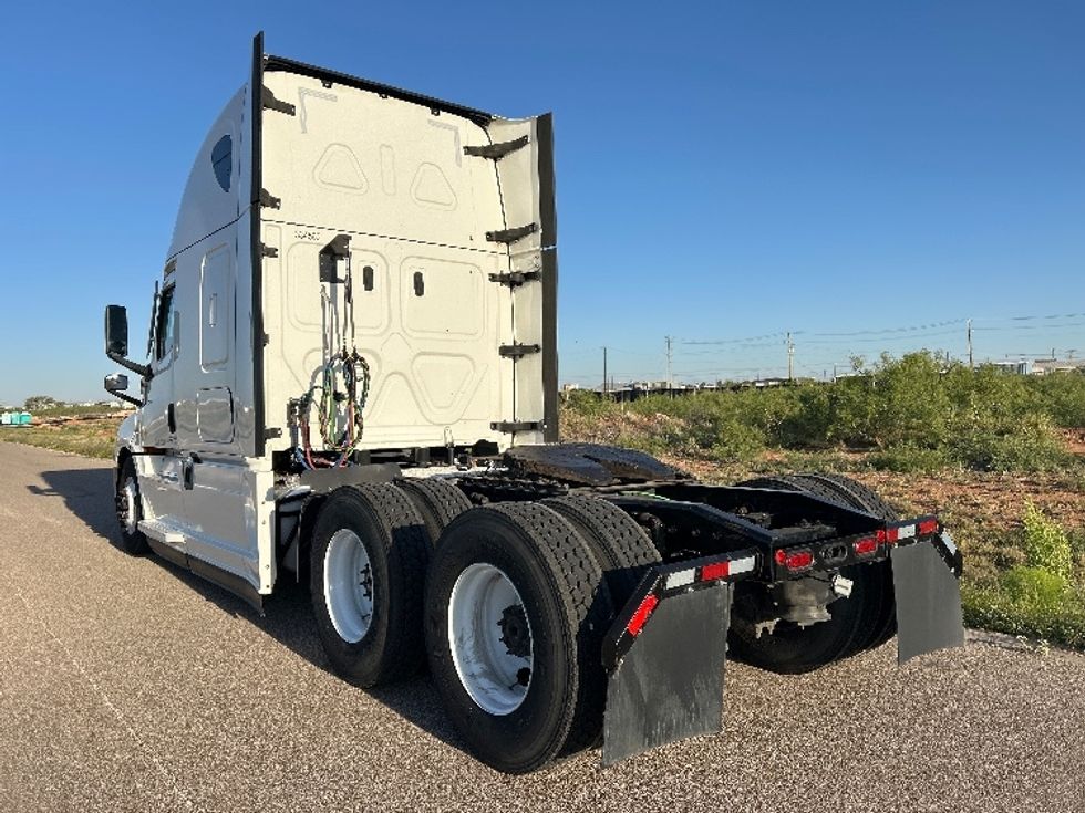 Sleeper Tractor-Heavy Duty Tractors-Freightliner-2021-T12664ST-Odessa-TX-542,990\n\t\tmiles-$ 61,500 - Image 5