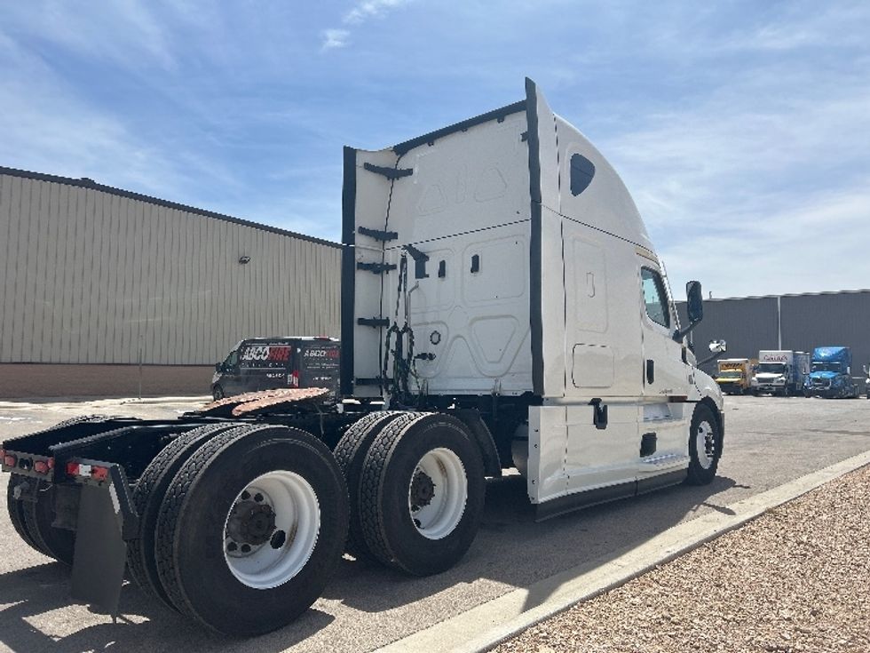 Sleeper Tractor-Heavy Duty Tractors-Freightliner-2021-T12664ST-Odessa-TX-542,990\n\t\tmiles-$ 61,500 - Image 7