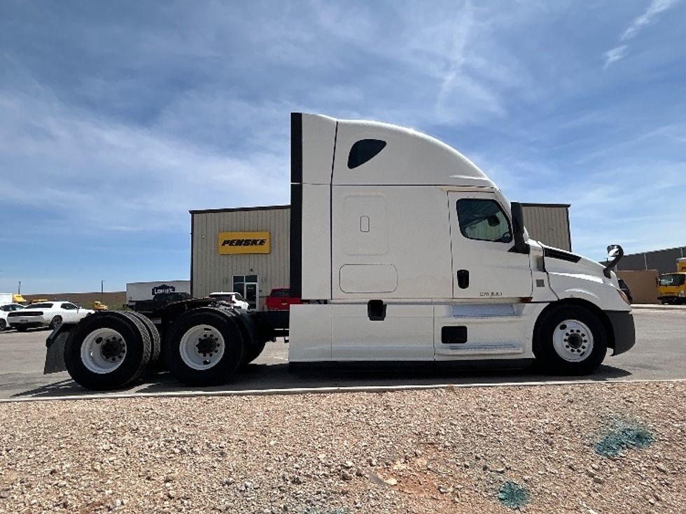 Sleeper Tractor-Heavy Duty Tractors-Freightliner-2021-T12664ST-Odessa-TX-542,990\n\t\tmiles-$ 61,500 - Image 8
