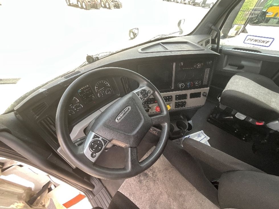 Sleeper Tractor-Heavy Duty Tractors-Freightliner-2021-T12664ST-Ogden-UT-565,740\n\t\tmiles-$ 65,750 - Image 10