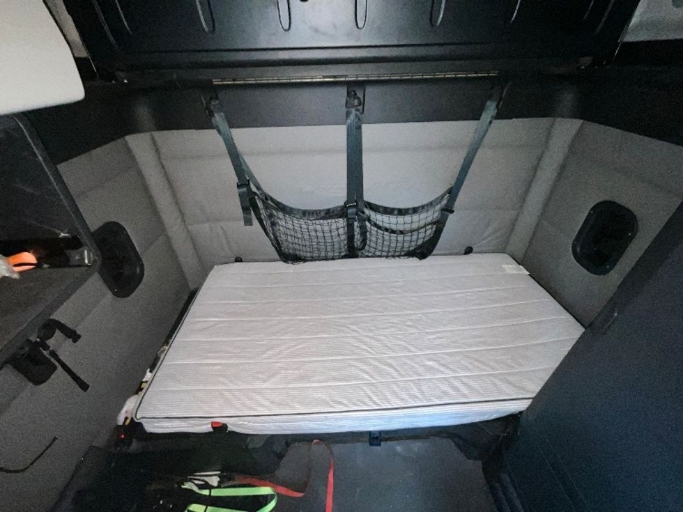 Sleeper Tractor-Heavy Duty Tractors-Freightliner-2021-T12664ST-Ogden-UT-565,740\n\t\tmiles-$ 65,750 - Image 16