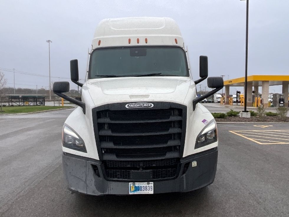 Sleeper Tractor-Heavy Duty Tractors-Freightliner-2021-T12664ST-Ogden-UT-565,740\n\t\tmiles-$ 65,750 - Image 2