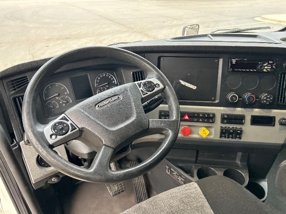 Sleeper Tractor-Heavy Duty Tractors-Freightliner-2021-T12664ST-Oklahoma City-OK-395,980\n\t\tmiles-$ 73,750 - Image 10