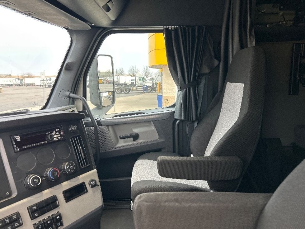 Sleeper Tractor-Heavy Duty Tractors-Freightliner-2021-T12664ST-Oklahoma City-OK-395,980\n\t\tmiles-$ 73,750 - Image 11