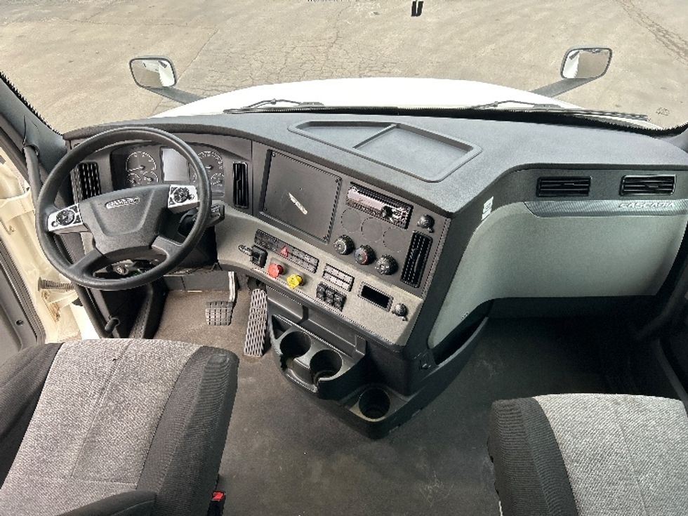 Sleeper Tractor-Heavy Duty Tractors-Freightliner-2021-T12664ST-Oklahoma City-OK-395,980\n\t\tmiles-$ 73,750 - Image 12