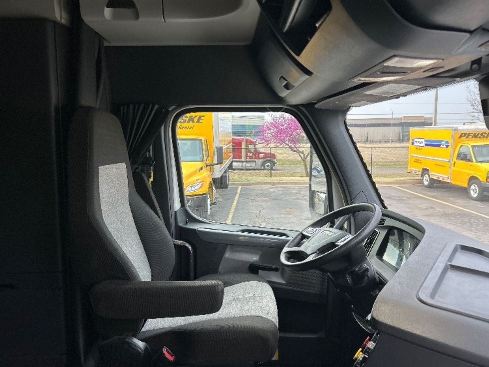 Sleeper Tractor-Heavy Duty Tractors-Freightliner-2021-T12664ST-Oklahoma City-OK-395,980\n\t\tmiles-$ 73,750 - Image 15