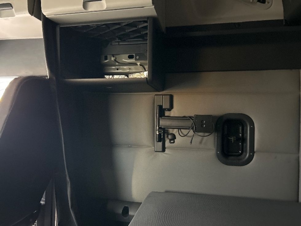 Sleeper Tractor-Heavy Duty Tractors-Freightliner-2021-T12664ST-Oklahoma City-OK-395,980\n\t\tmiles-$ 73,750 - Image 19