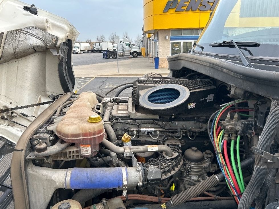 Sleeper Tractor-Heavy Duty Tractors-Freightliner-2021-T12664ST-Oklahoma City-OK-395,980\n\t\tmiles-$ 73,750 - Image 21