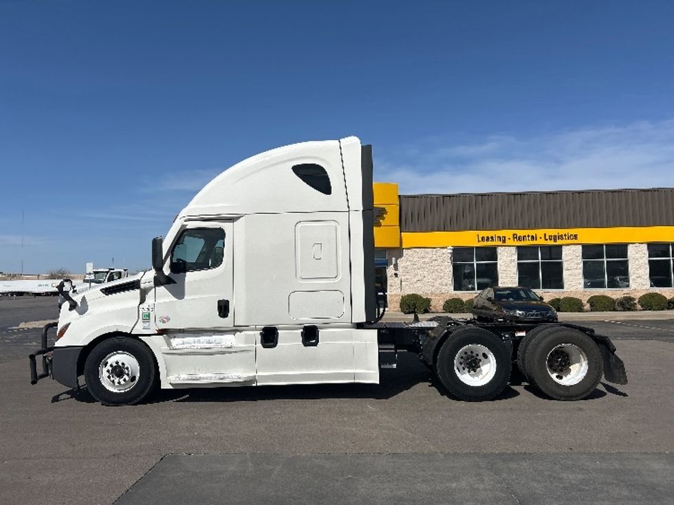 Sleeper Tractor-Heavy Duty Tractors-Freightliner-2021-T12664ST-Oklahoma City-OK-395,980\n\t\tmiles-$ 73,750 - Image 4